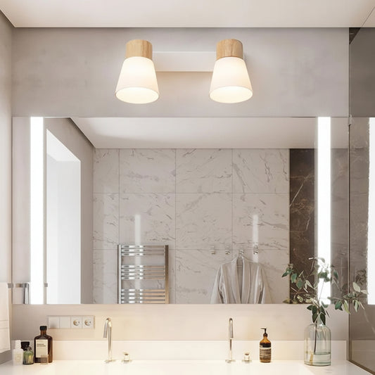 Arandela Vega de Madeira e Vidro modelo cabeçote duplo instalada sobre espelho da casa de banho, iluminação quente LED uniforme, design nórdico, proteção IP44 para ambientes úmidos internos