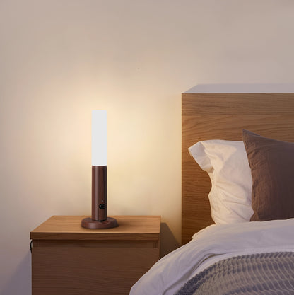 Arandela LED magnética cor nogueira na cabeceira do quarto, luz quente aconchegante