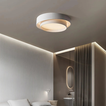 Plafon LED de acrílico cor branca com luz quente, design minimalista em ambiente residencial